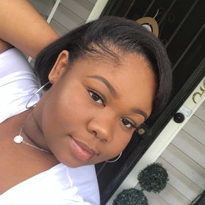 Meet your Posher, Tiara